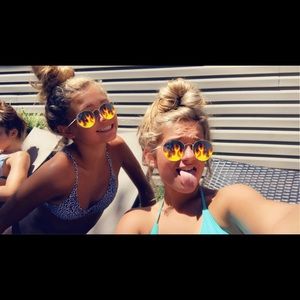 Meet your Posher, Avery